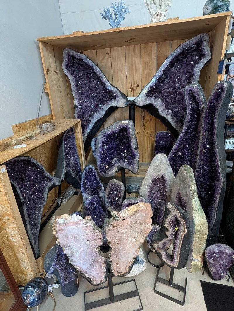 Display featuring crystal points, polished stones, and raw mineral specimens