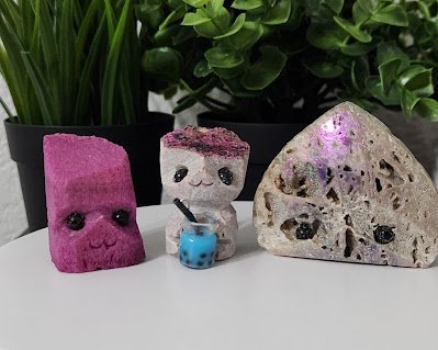 Crystal and mineral display with organized specimens and inventory