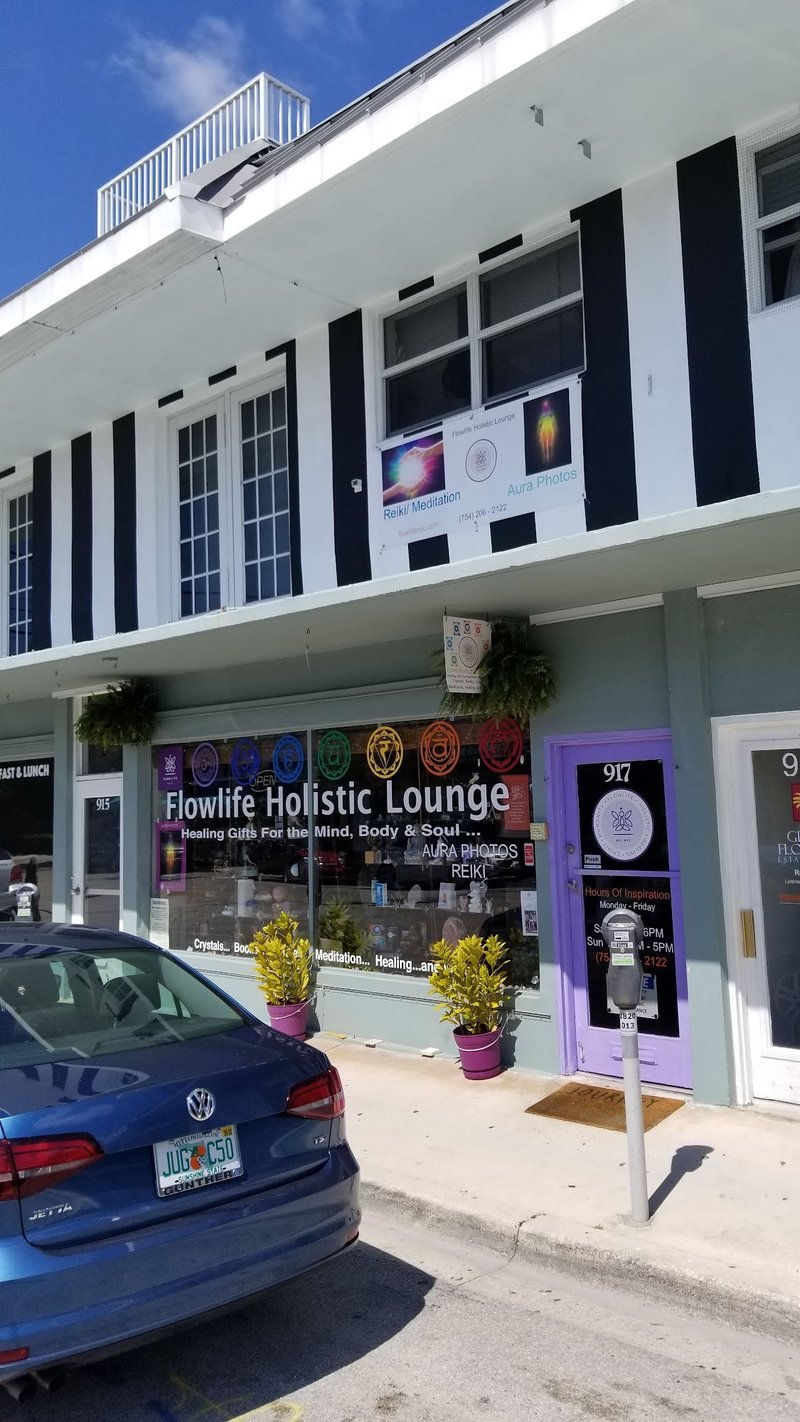 Flowlife Holistic Lounge Metaphysical Store storefront in Oakland Park Florida