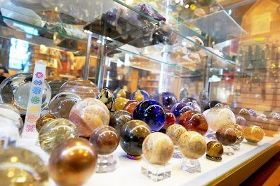 Display featuring crystal points, polished stones, and raw mineral specimens