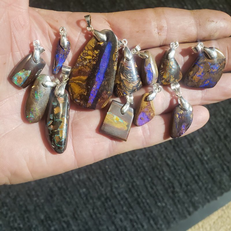 Crystal and mineral display with organized specimens and inventory