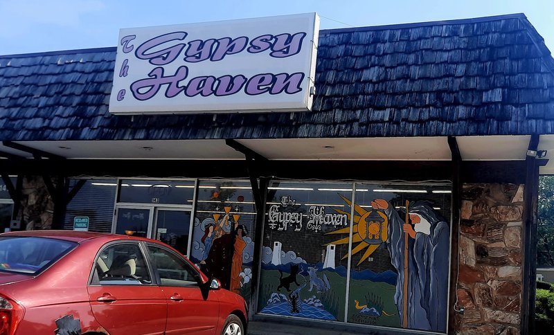 The Gypsy Haven Metaphysical Store storefront in Elgin Illinois