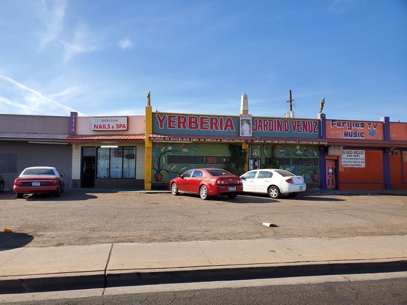 Yerberia Jardin D'Venuz Metaphysical Store storefront in Phoenix Arizona